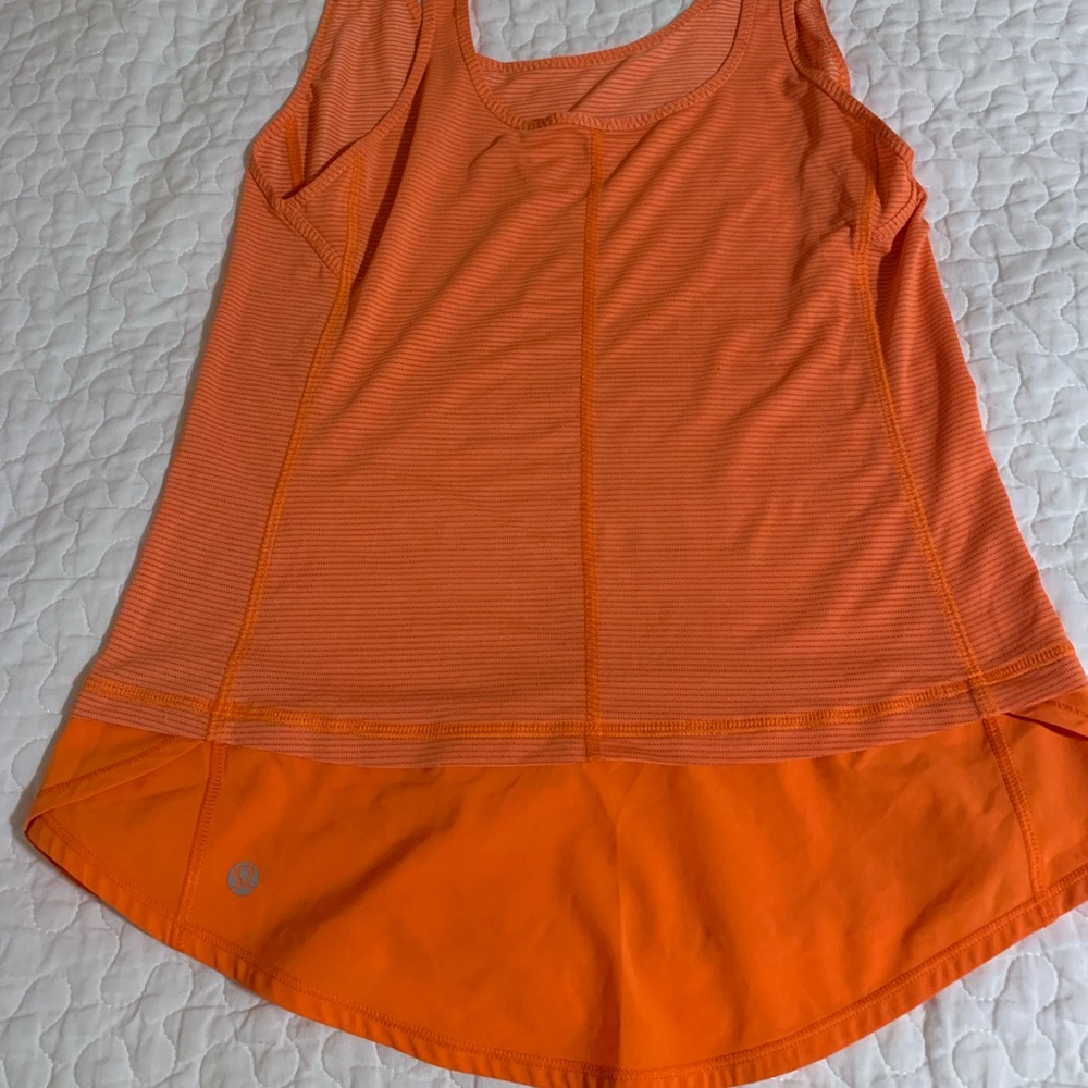Súper cute lululemon top bright and comfy